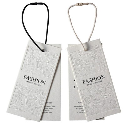 गेलेबोर आईएसओ 9 001 वस्त्र टैग लेबल एम्बॉसिंग कपड़े हैंग टैग आइवरी व्हाइट